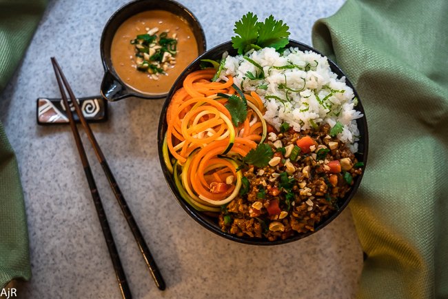 ChiliPandP's tweet photo. Winter comfort with a Spicy Thai Rice Bowl!
https://t.co/bHKOGxx0yq https://t.co/Wa330STrGN