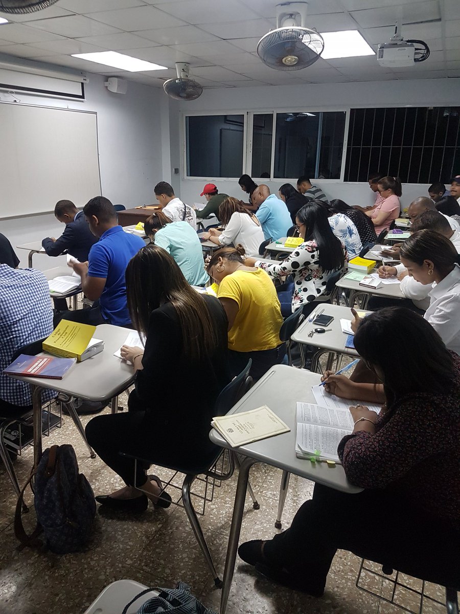 danilocaraballo's tweet photo. No hay educación sin pasión. #examenconleyesabiertas #procedimientocivil https://t.co/SO7Km1MJ0v