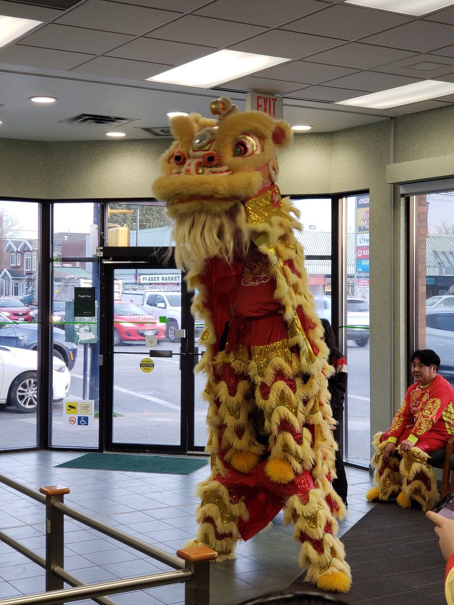 Happy Chinese New Year from Fraser and 49th! Wishing everyone a prosperous and healthy year! <a href="/AndyCribb_TD/">Andy Cribb</a> @NicoleKubica_TD <a href="/ivanho326/">Ivan Ho</a> <a href="/SaranSelina/">smiley</a> #yearofthepig2019 #HappyChineseNewYear #LunarNewYear2019