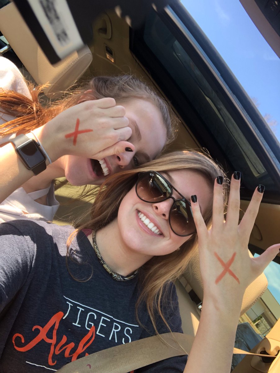 BrianKempGA's tweet photo. Today, our family joined the #EndItMovement to "shine a light" on human-trafficking. Together, we will raise awareness and eradicate modern day slavery throughout the world. #gapol https://t.co/Vv1UMPprW4