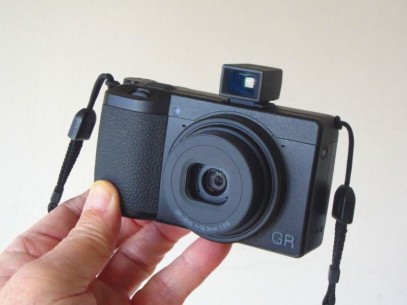 RICOH GR DIGITAL III 外付けファインダー付 色気付いてRICOH GR IIIに「外部ミニファインダーGV-2」を取り付けて