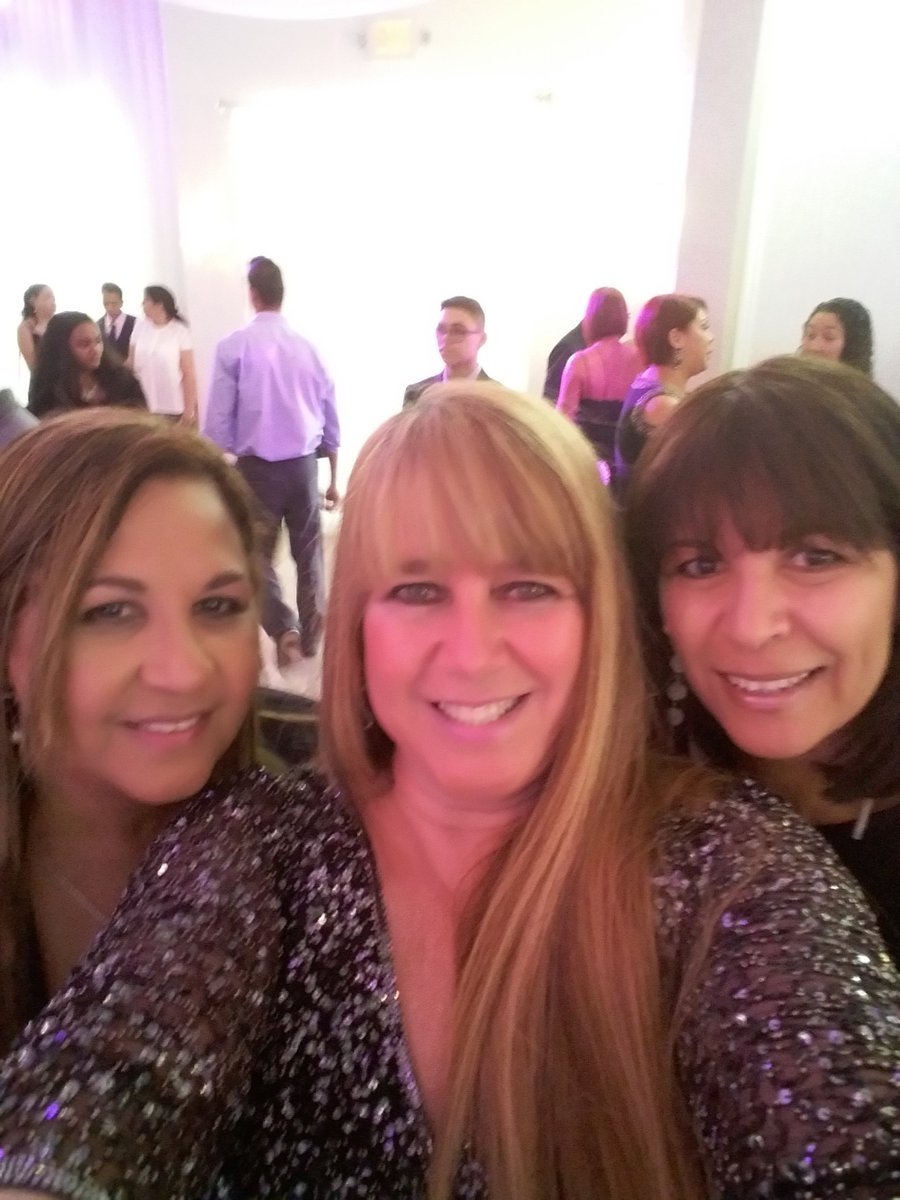 queeniebee0987's tweet photo. #tbt Throwback Thursday con las mas hermosas mis hermanas y sobrinas
@Letreasurelat https://t.co/vBwDMx3oEm