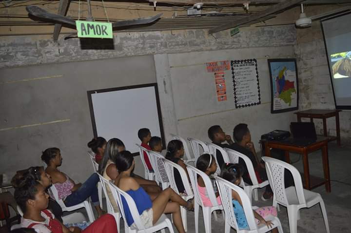 copomag's tweet photo. Comunicadores Magangué realizan cine foro con una película que deja mensajes de reflexión a niños y jóvenes, con el uso adecuado del tiempo. https://t.co/JrdYoh6u4D