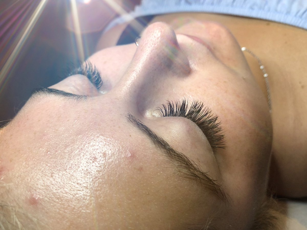 natbeautyelemis's tweet photo. Good Morning Rise & Shine for Lash Friday with a Fresh Classic Look.
We not also offer Russian Lashes as well as Express for those in a rush!
#hbuk #lpartist #lashperfect #lashes #russianlashes #classiclashes #pinner #eastcote #northwoodhills #beautysalon #NB https://t.co/SptbTrbxpS