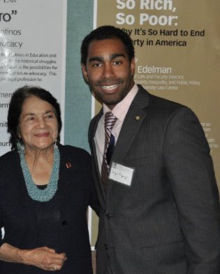 JorgeVasquezNYC's tweet photo. In honor of the #Fairness4FarmworkersAct it is only right I post a #TBThursday with the original #SiSePuede #DoloresHuerta #UnionStrong
#WeFeedYou
#Overtime4Farmworkers
#WorkersRights
#CivilRights
#UnityClap https://t.co/XmGJgZlsRo