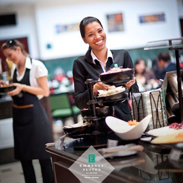 executivesuitev's tweet photo. Con esta sonrisa te recibimos en nuestros cálidos espacios, en Embassy eres siempre bienvenido.

#EmbassySuites  #Vidadehotel #Hotel #Dobleconfort #Hilton #HiltonHotel #Valencia #Carabobo #Venezuela https://t.co/ehDr2FexQg