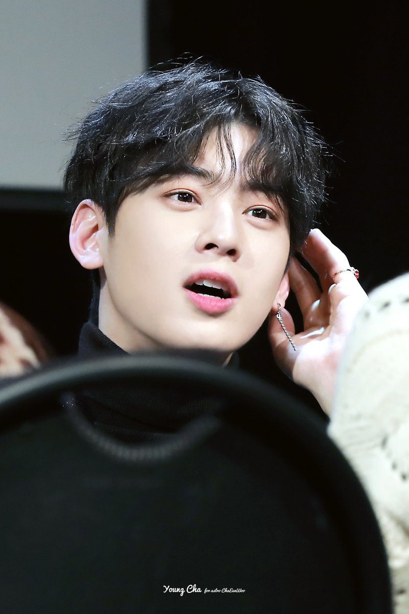 YOUNG_CHA_0's tweet photo. 190126 제일라 팬사인회

#차은우 #CHAEUNWOO #ウヌ #아스트로 #ASTRO #영차영차 @offclASTRO #팬싸 https://t.co/uMcjzsgTHu
