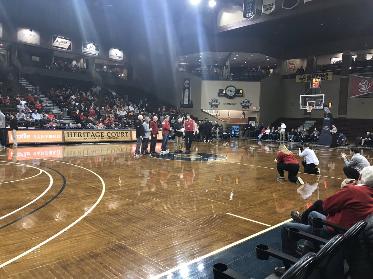 Cool moment during the first half with <a href="/SDCoyotes/">South Dakota Coyotes</a> honoring longtime team physician Dr. Brad Reeves of <a href="/SanfordHealth/">Sanford Health</a>. #SanfordSports #GoYotes
