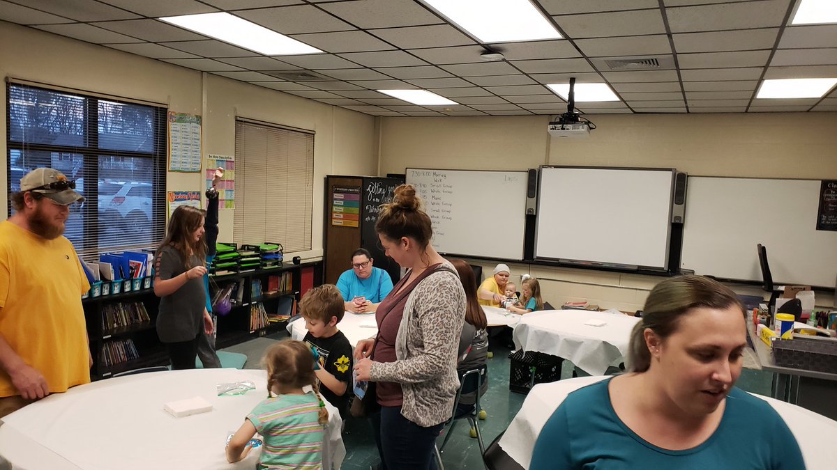 MegBScruggs's tweet photo. 5th grade teachers had an awesome night at Rockford's Winter Festival! Thank you all for visiting our Snowy Day Cafe and our Winter Photo Booth! #resroars https://t.co/YAASjmivR2