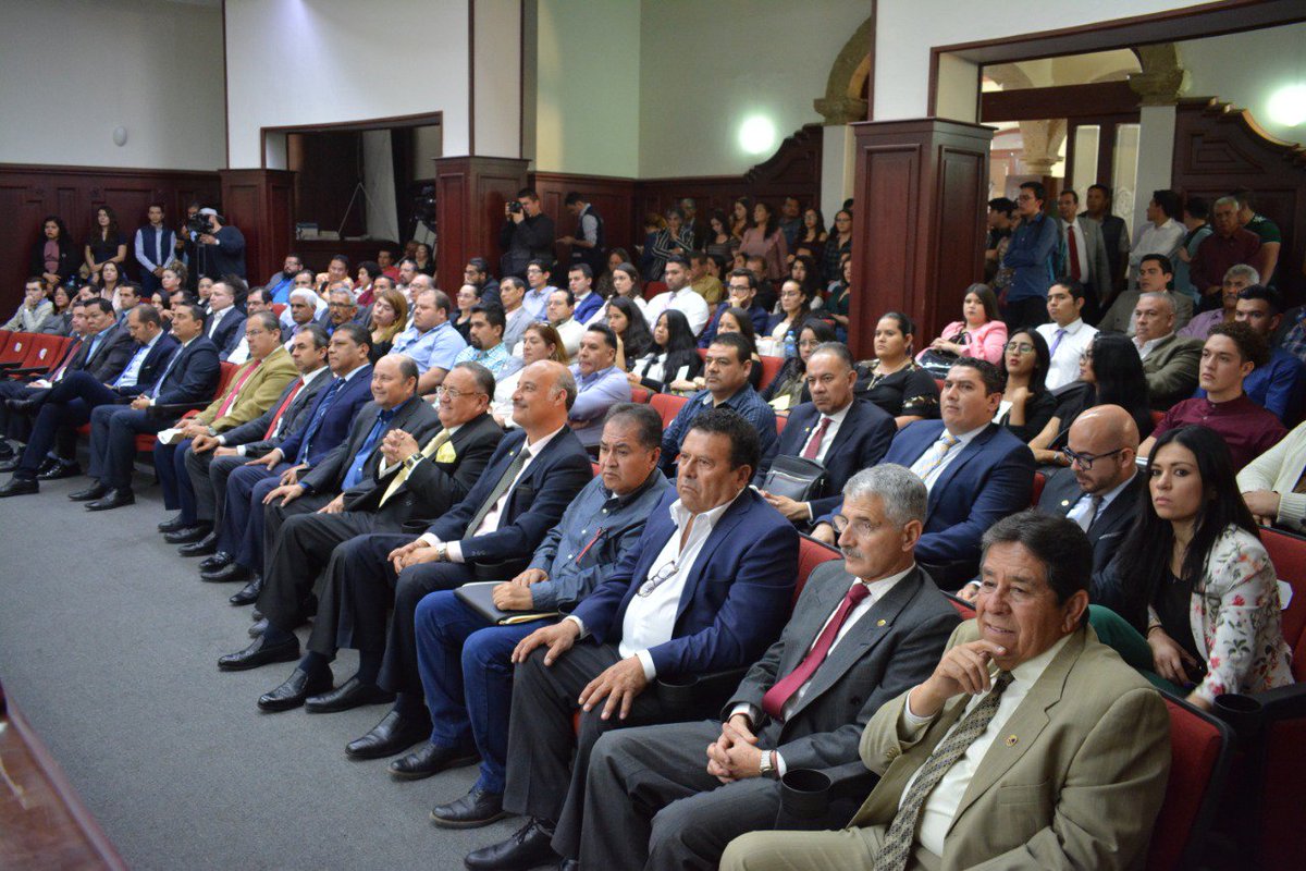 arturozamora's tweet photo. En Guadalajara con representantes de los poderes Legislativo y judicial,  participé en el simposio "La Constitución y el pacto Federal". https://t.co/0852g129nr