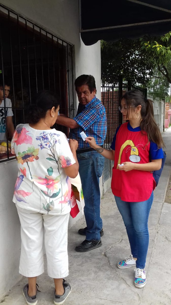 anabelenthomas3's tweet photo. escuela legado belgrano haciendo promociones de sus talleres de verano https://t.co/gbtc7o8e4F