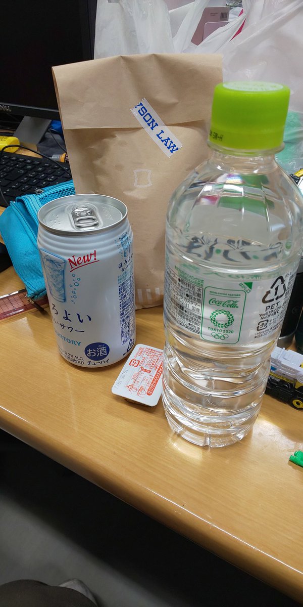 fidget_maker's tweet image. 昼から大学で酒盛りする学生の屑です
嘘です後輩の性能試験の試験の手伝いです