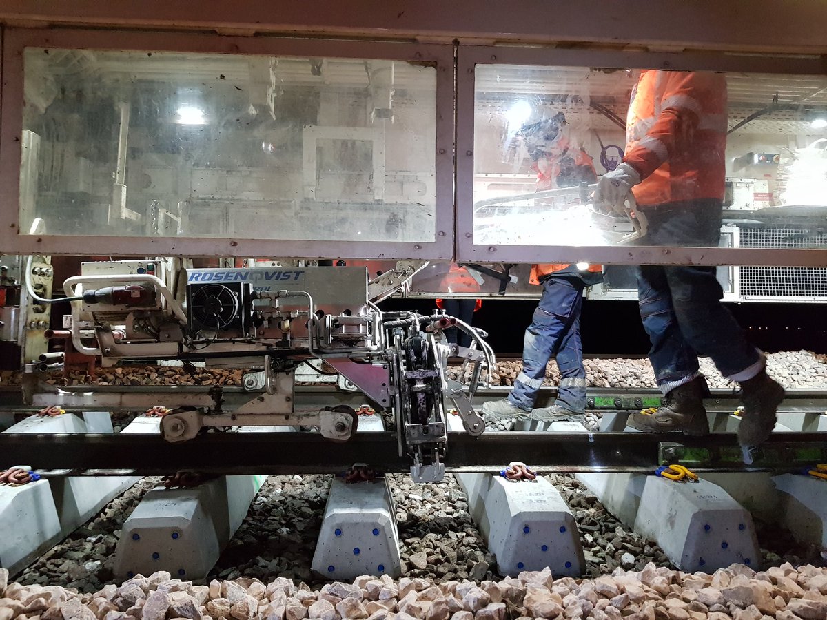 AlainferaPaul's tweet photo. Renouvellement de Voie et Ballast avec le train usine #ETF de la Suite Rapide Zone Dense entre Verneuil L'Etang et Nangis #ITIF sur #InfrapôlePE #LigneP pour #SNCFRESEAU https://t.co/MBGnWkkE8o