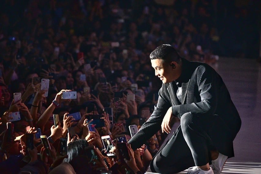 Konser Monokrom TULUS sukses digelar di Istora Senayan Jakarta 6 Februari 2019.

Mega konser ini tajuk besar bagi momen spektakuler di mana karya-karya terbaik TULUS dalam album “Monokrom” dipresentasikan langsung kepada khalayak musik Indonesia.

More :
event.web.id/2019/event/mus…