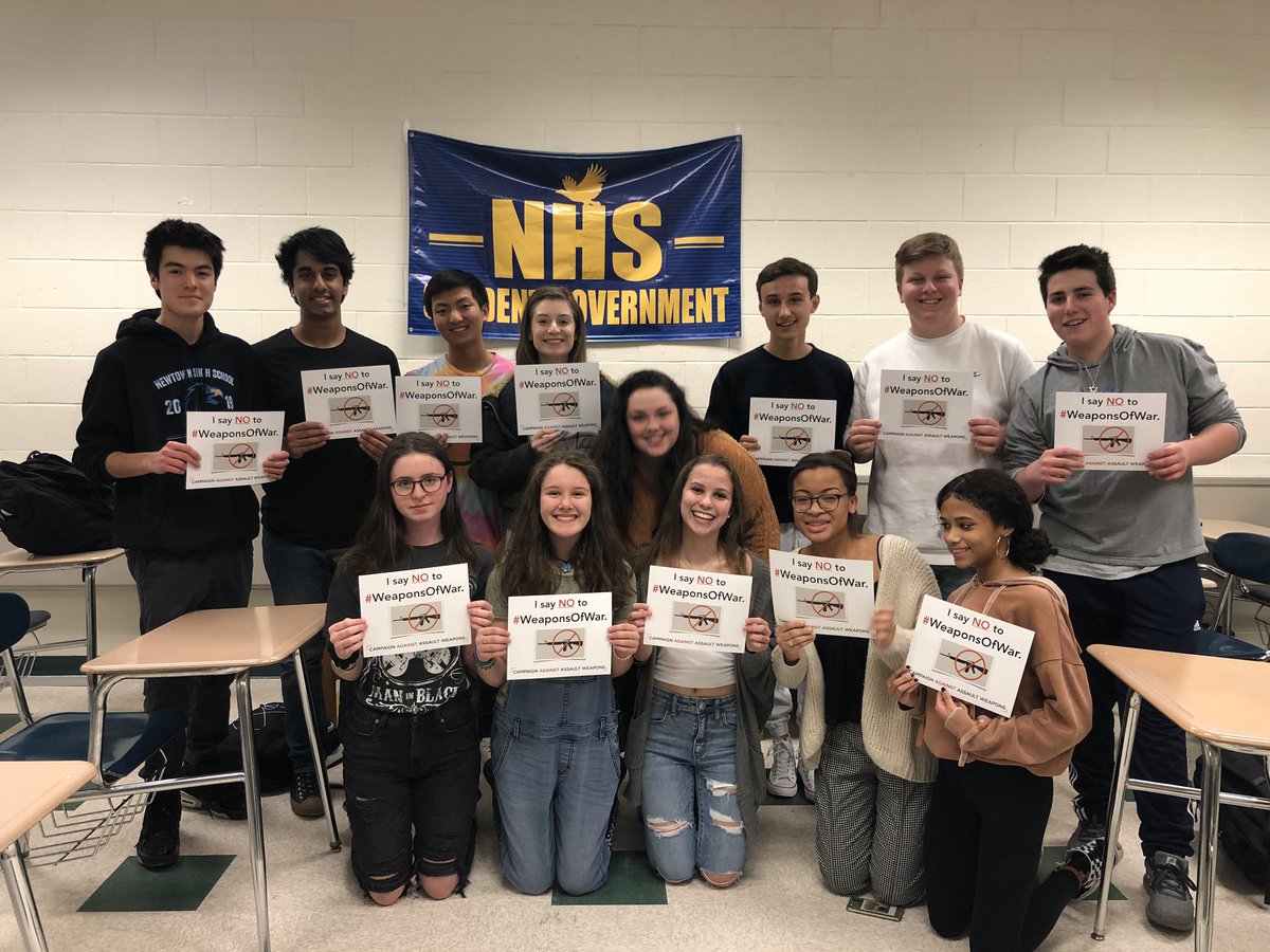 Hello__Congress's tweet photo. Newtown students made calls today to raise support for an upcoming bill in the House of Representatives that would ban assault weapons! #HelloCongress https://t.co/P0QXHl2SmF