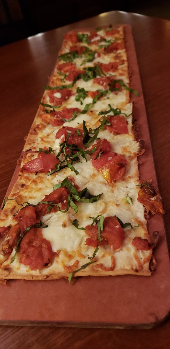 PhillyGrub's tweet photo. I also had the Cranberry &amp; Sage cocktail at @Seasons52. So good! Executive Chef Fernando presented us with an #amusebouche - scallops with peppers &amp; micro cilantro. The Roasted Roma Tomato flatbread was great!  #seasons52 #seasons52harvest #cocktail #flatbread #sponsored https://t.co/2a2gJqSSab