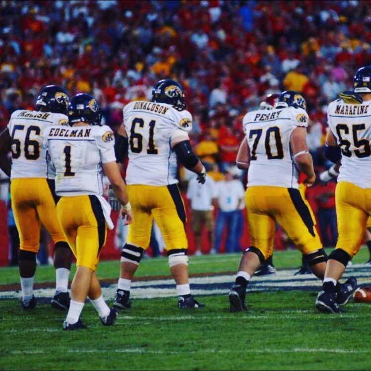 MorningLifter's tweet photo. #TBT to that time when I played with some phenomenal athletes. One just so happened to become the Super Bowl MVP. College football will always be some of the best memories I’ll have. #SuperBowl #GoFlashes @KentStFootball @KentStAthletics @KentStateTGFC @Coach_Parrish56 @Edelman11 https://t.co/fIRUKIPa8N