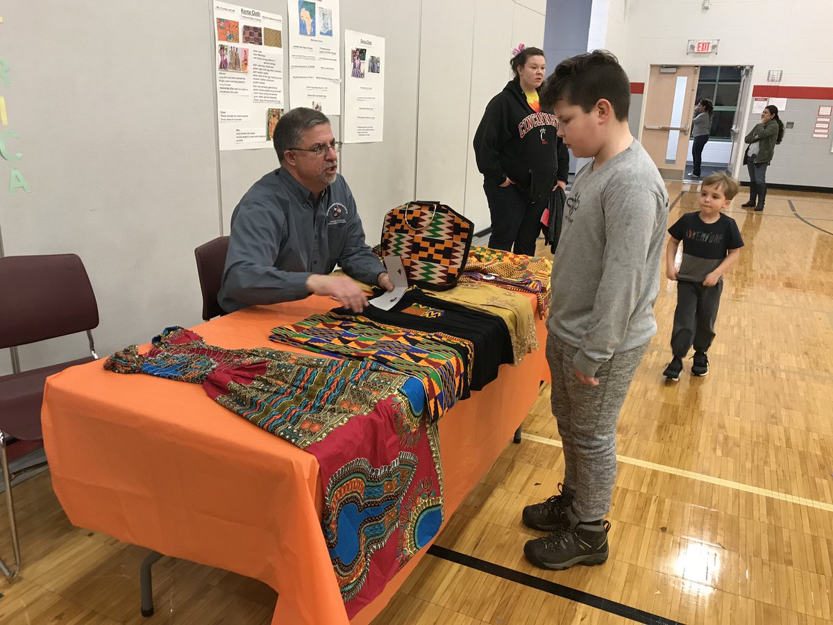 laddison2000's tweet photo. What an amazing night to celebrate all the cultures that make Sharonville the wonderful place it is! #VikingDiff #SHElem #itscontinental #SHCulture2019 Many thanks to all that helped and participated! https://t.co/fsqPiJPmqA