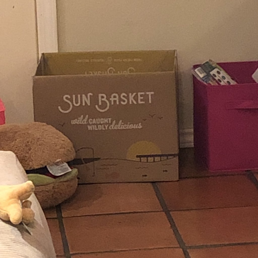 firecracker_doc's tweet image. I started subscribing to @SunBasketMeals a few weeks ago and it has substantially improved my quality of life. Also the meals are delicious and my kiddos are tentatively eating vegetables. Thank y’all Sun Basket!!! #notpaidforthis