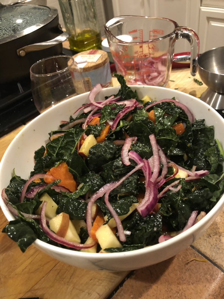 firecracker_doc's tweet image. I started subscribing to @SunBasketMeals a few weeks ago and it has substantially improved my quality of life. Also the meals are delicious and my kiddos are tentatively eating vegetables. Thank y’all Sun Basket!!! #notpaidforthis