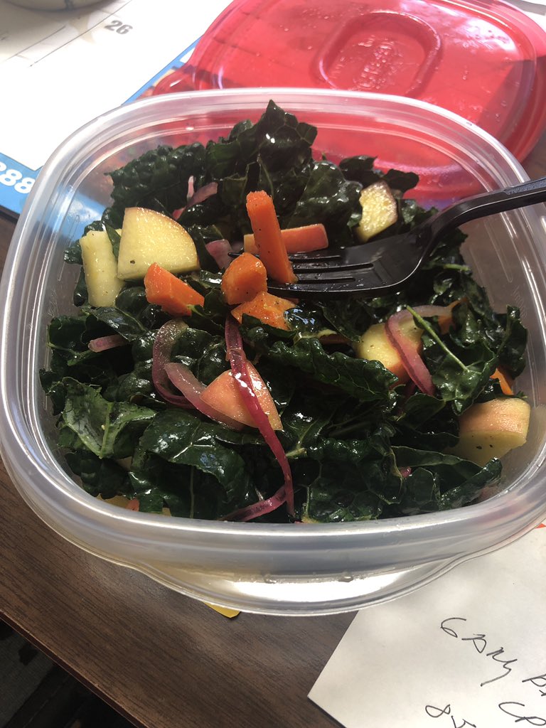 firecracker_doc's tweet image. I started subscribing to @SunBasketMeals a few weeks ago and it has substantially improved my quality of life. Also the meals are delicious and my kiddos are tentatively eating vegetables. Thank y’all Sun Basket!!! #notpaidforthis