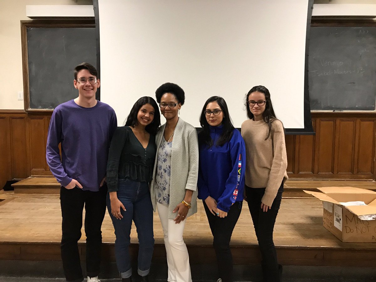 FordhamMAPS's tweet photo. Huge thank you to Carmen Mojica @Nana_Negrita for joining us this evening to speak about AfroLatina healthcare disparities!!      #ReproductiveJustice https://t.co/gjDskHBOCq