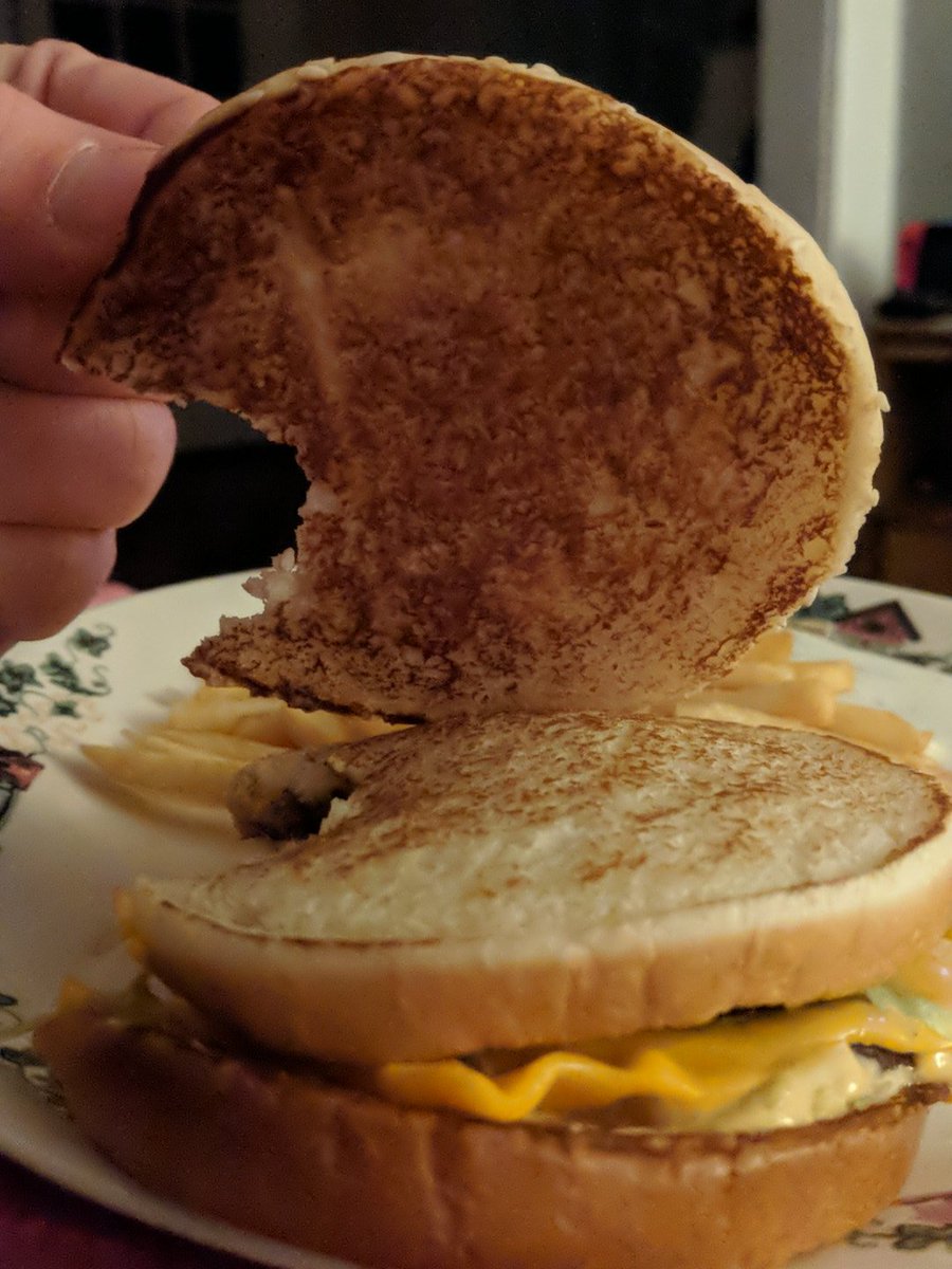 jaschnauber's tweet photo. Also, now introducing the Big Mac Lite, made with one less patty. #whatisthisshit @McDonalds https://t.co/aqUgK9AbjI