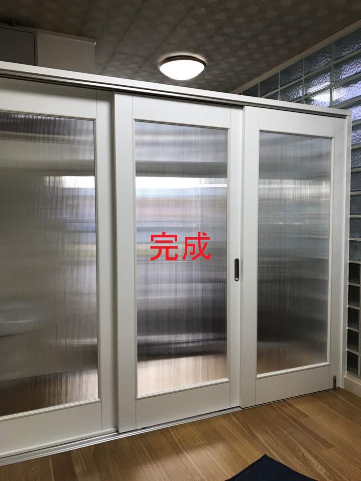 大和工務店 On Twitter 歯医者さんの待合室 冬にドアを開けると冷たい風が入ってくるので 風除室パーテーション工事施工しました 医療関係なので枠は除菌出来る様ポリ合板 鏡板は明かり取りと断熱を兼ねて軽くて割れない ポリカ板 です このパーテーション工事