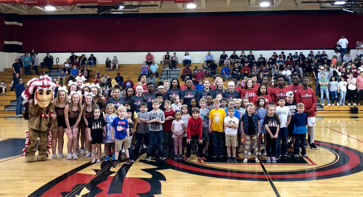 gilbert_elem's tweet photo. We had so much fun at GHS tonight celebrating our students that participated in the “12 Days of Reading” challenge! Thank you! @gilbert_indians  #GPSReads https://t.co/HNeYzW2pMD