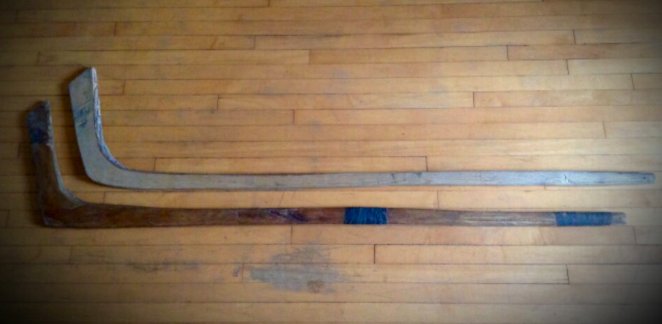 BrianGalama's tweet photo. Here is a little bit of what the British soldiers were writing on the stick from the 1700s. Even some of the 35th Regiment's fibres are still on the stick. Looks like they may have been playing for a mug? @HockeyHallFame @HockeyCanada @hockeynight @NHL @NHLPA @IIHFHockey #hockey https://t.co/zRstPvB3Hu