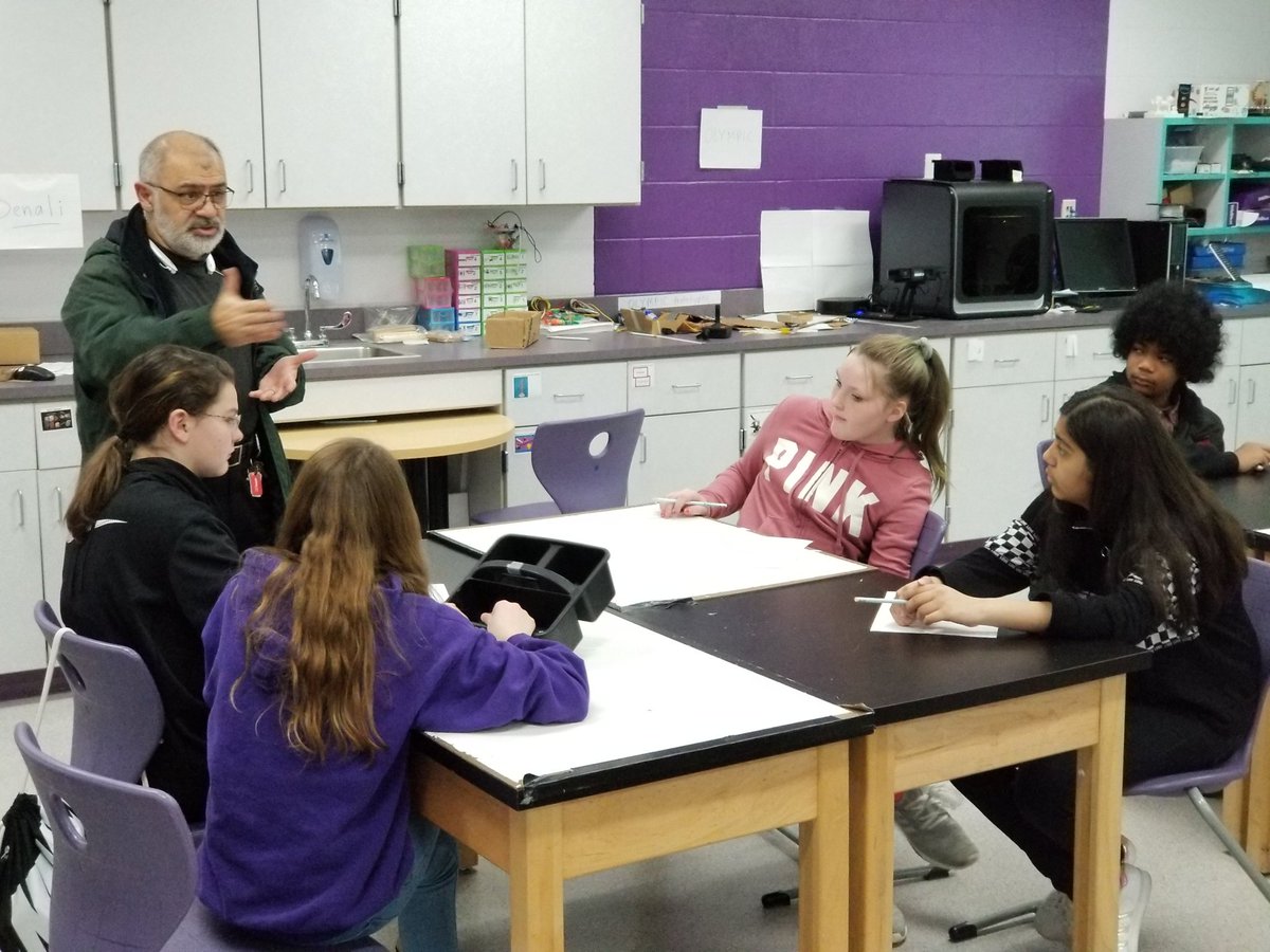 AskMrBoan's tweet image. Mr. Mirshahi stopped by @IDEALabWRMS today to share the importance of #programming with @WRMSWolves students.  They were so excited and asked &quot;Could we take a field trip to where he works?&quot; #reynproud #FutureReady #InformationTechnology #coding @rcsdooi @ReynSchools
