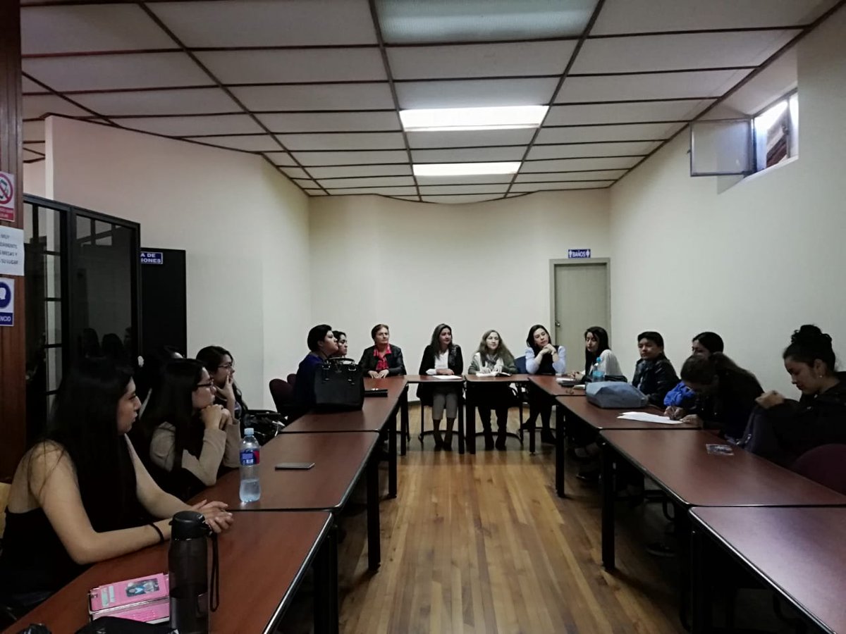 Mujeres organizadas y unidas, en un acto de sororidad.
#LojanasPorLaDemocracia 
#ParidadAlGobernar