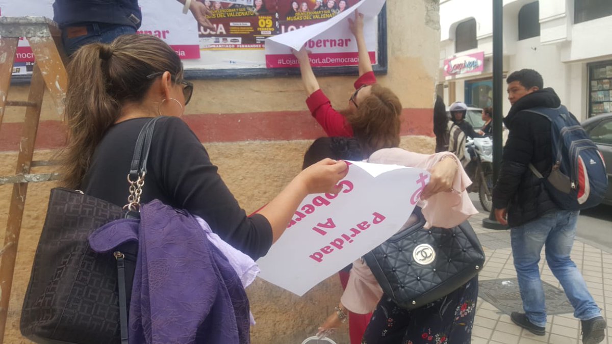 En la lucha por nuestros derechos...nadie se cansa!!
#LojanasPorLaDemocracia 
#ParidadAlGobernar