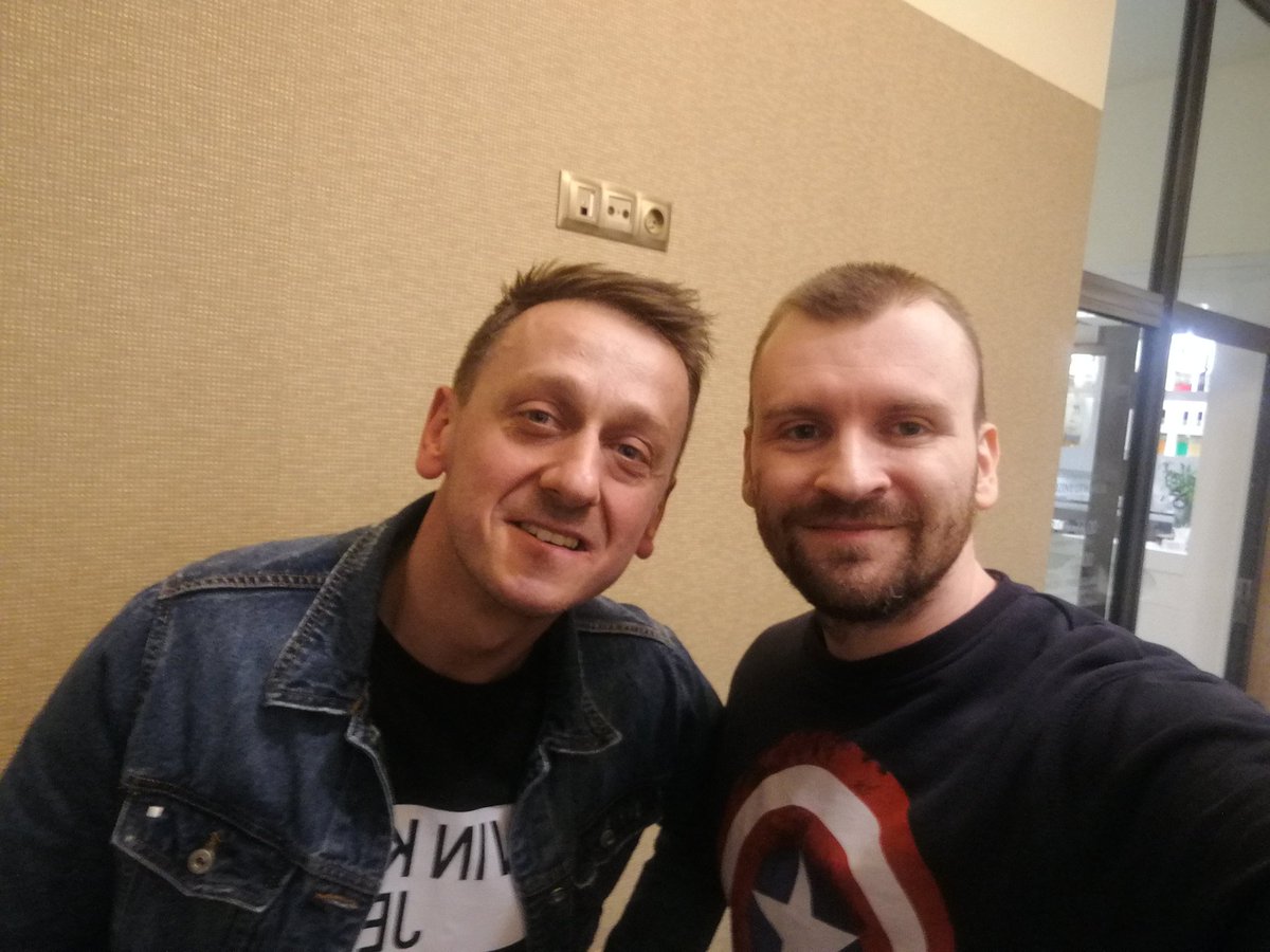 OskiSozanski's tweet photo. Porozmawialiśmy sobie z Grześkiem. Możesz być mega popularny, a jednocześnie możesz być niezwykle skromnym człowiekiem. Ja to cenię i szanuję. Bo takim artystą jest właśnie C-BooL. #cbool #wroclove #wrocław https://t.co/l6xstsP19x