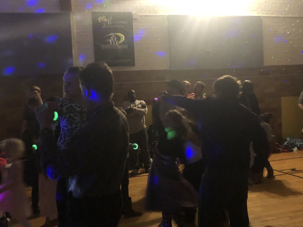 Father daughter dance was a success! #memories <a href="/officialSPS/">Springfield Public Schools</a>