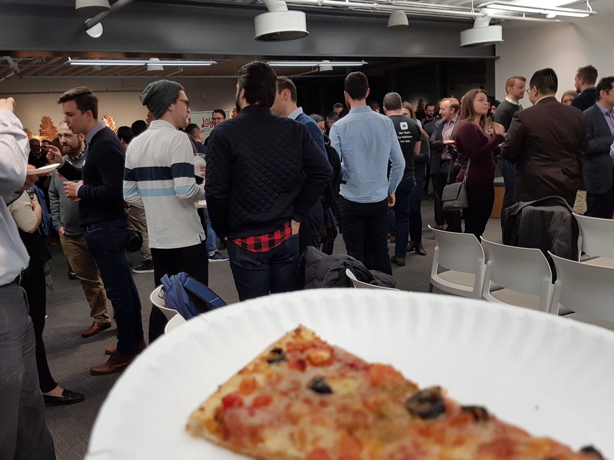 introwise's tweet image. Pizza &amp;amp; People - recipe for a good event 😊 #TechVAN