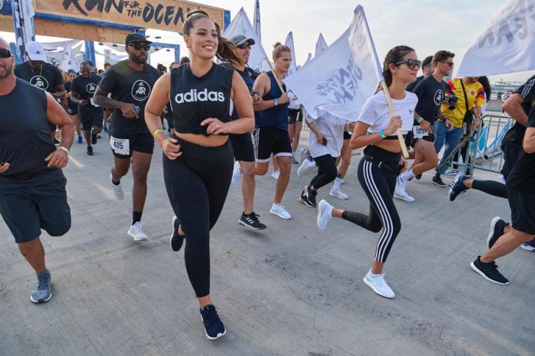 QtQouture's tweet photo. Ashley Graham's Work Out Routine Is Fun, Intensive and #Goals 

https://t.co/Nhwz7OU7zm via @QtQouture

#AshleyGraham #fashionmodel #fitness #workout #wellness https://t.co/cTP4nMrkur