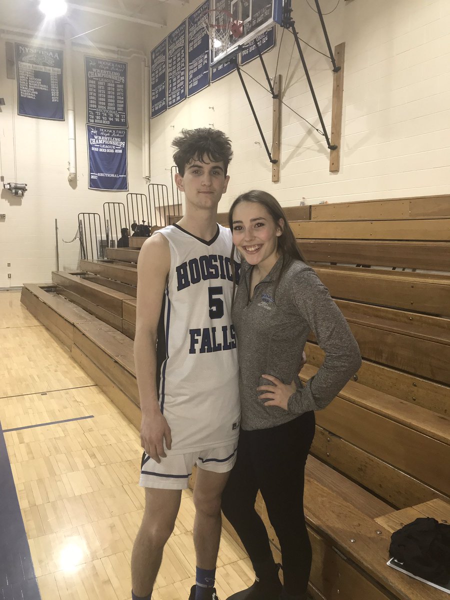 phoebs_thomson's tweet photo. Congrats on 1,000 points to my fav person❤️🎉 @jonathan_kempf1 https://t.co/j8EPzEKODp