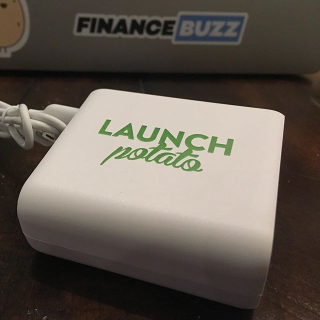 LaunchPotato's tweet photo. https://t.co/rleEw1pRJU
Chargers that can be plugged in *and* portable batteries? Yes please! #teamlaunchpotato #lpswag #teamretreat #tech https://t.co/yGoo6ka206