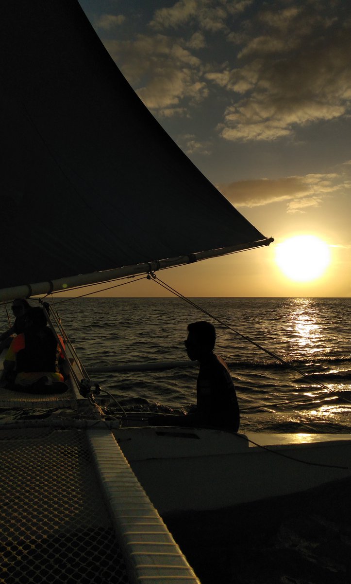 divescotty's tweet photo. From Jean: Ms. Lanqi Li and her friend #relaxed & #enjoyed the #fabulous #Boracay #sunset on our #eco-friendly, #nonmotorized #paraw. Drifting on the #waves with just the creak of the #sail is a great way to #unwind.
#Philippines #Water #Island #Tour #Adventure #Explore #Trip https://t.co/UFWvjyjBWs
