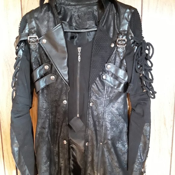 SandraFish4's tweet photo. So good I had to share! Check out all the items I'm loving on @Poshmarkapp #poshmark #fashion #style #shopmycloset #punkrave #stitchfix #nike: https://t.co/vDZqsd5425 https://t.co/I3QX1tJQB4
