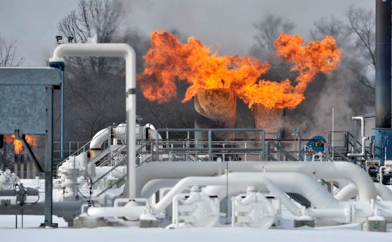 crainsdetroit's tweet photo. Consumers Energy executive gives explanation of how the fire at Ray Compressor Station in Macomb County happened https://t.co/NdRyw7O1OA https://t.co/Odg0KIc506