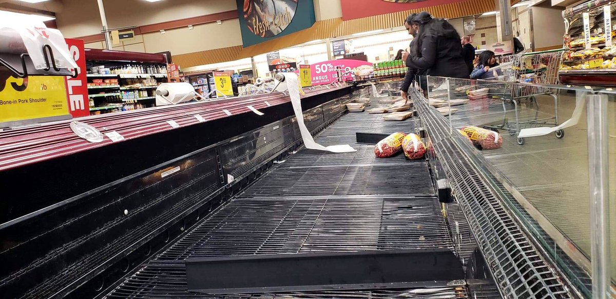 GaryKIRO7's tweet photo. If you’re planning on grocery shopping before the incoming storm, it may already be too late.  This Fred Meyer is under siege from scrambling shoppers. Shelves are bare, lines are endless, and people are actually waiting for carts. https://t.co/gJCyS9KK3x