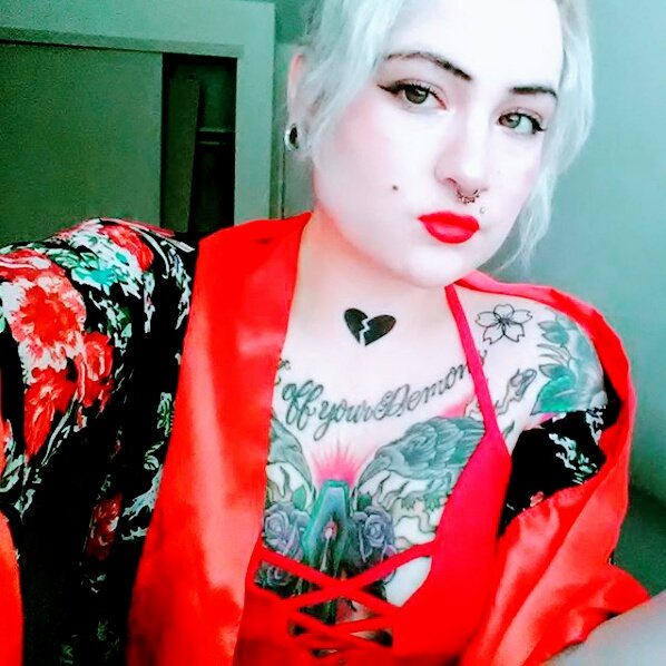 CaponeArc's tweet photo. Why does Twitter ruin pics of me I mean I know I ain't shit but dam bih #smh https://t.co/XVkBuwBKp3