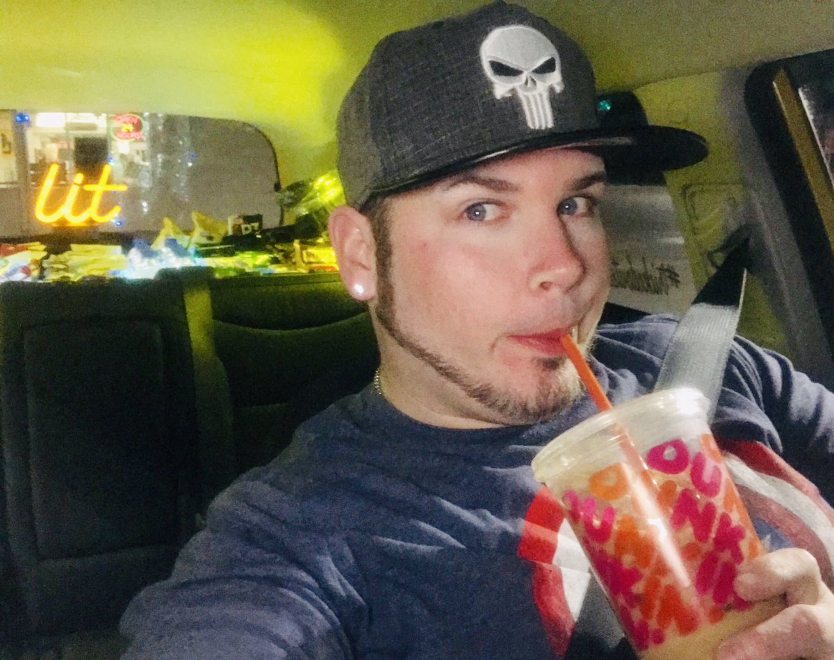 CUBBOI23's tweet photo. Awwww my riders treated me to a French Vanilla iced coffee & tipped too! Somebody raised these ones right👍
#LITuber #Baylor #cubboi23 #igotsnacks #iceddowndrinks #trickedoutcruiser🚐 #UBER #trickedoutsoul🚌 https://t.co/rePuKb9FCN