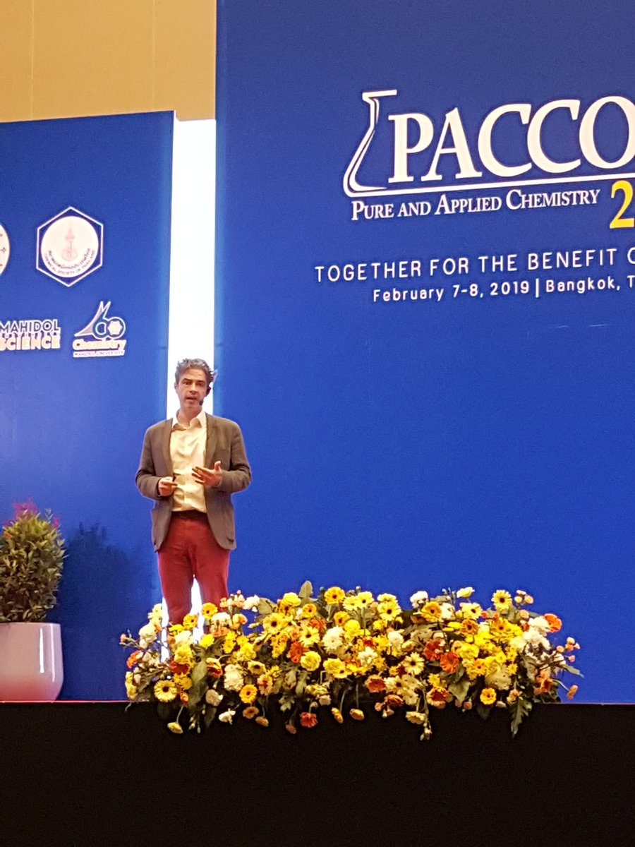 CmuNawee's tweet photo. @leecronin Great talk by Prof. Lee  :) https://t.co/BndVYCfgOO