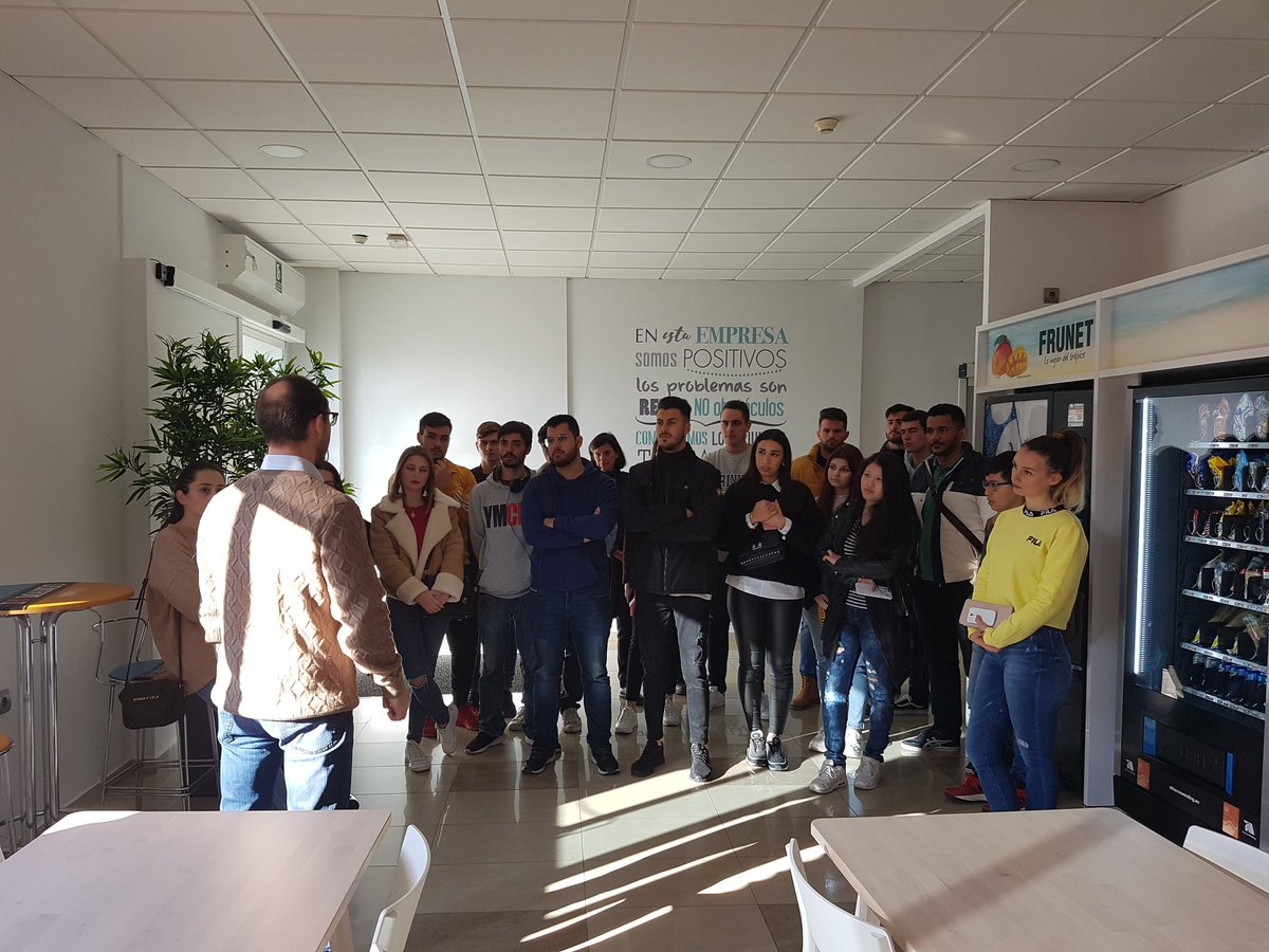 MarketTeacher's tweet photo. .@iesromeroesteo Hoy aprendemos gracias a @frunetoficial y Antonio Lavao, todo un referente empresarial de #Malaga #FP @FP_nra22 @ppenalvera @FP_eel11 @Patrysa10 @EEspigares @J_A_Mata @iElenaR @LidiMarGon https://t.co/JmU3hsGDOW