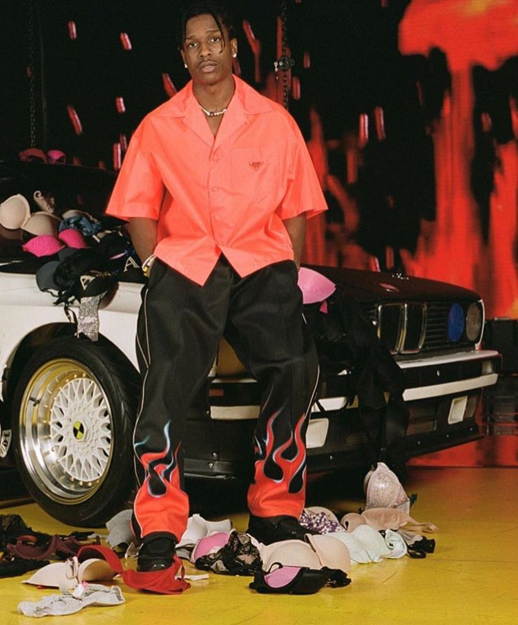 StreetFashion01's tweet photo. ASAP Rocky for PRADA🖤 https://t.co/Vkw9IYZZeL