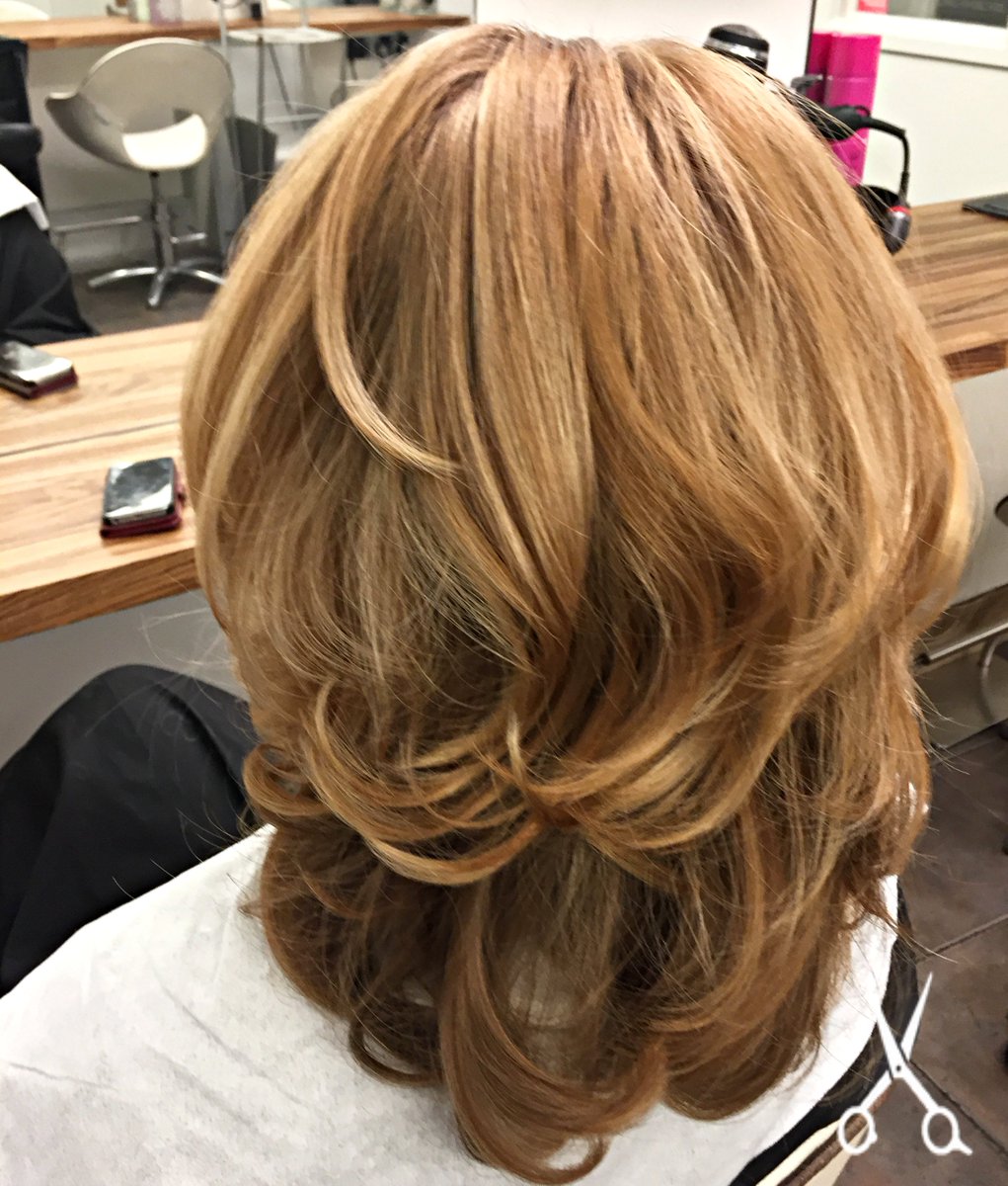 TheSalonGL6's tweet photo. Soft blondes and subtle copper gold....Spring is in the air! 🚿✂️
#springisintheair #coppergoldhair #getbookedin#unwindinthesalon#nailsworth #stroud#forestgreen#salonlife #treatyourself#stroud #cotswolds #salon #hairstyles #hairdresser #cuttinghair #stroud https://t.co/DfIWcsegcc