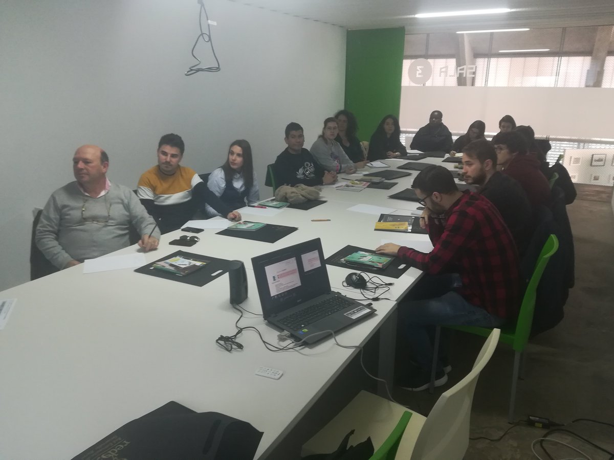 REDEXTREMADURA's tweet photo. Hoy nos visitan los alumnos y alumnas del Master de Administración de Organizaciones y Recursos Turísticos de la #Universidad de #Extremadura (UEX) Encantados de poder mostrarles nuestro trabajo ¡Bienvenidos! @infouex #rootsprojecteu https://t.co/pzYnyPa4Ue